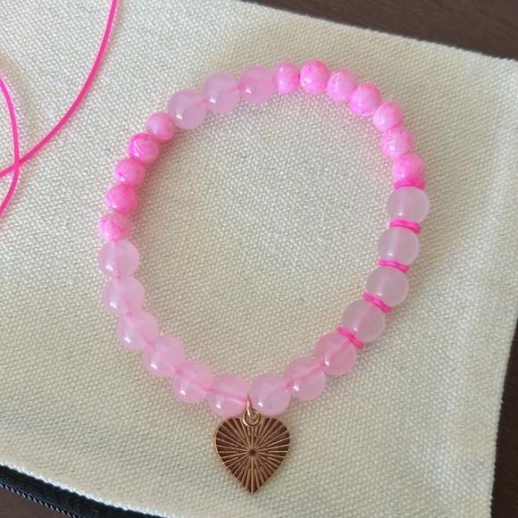 Pink glass Beaded Bracelet with Heart Charm - Picture 4 of 5
